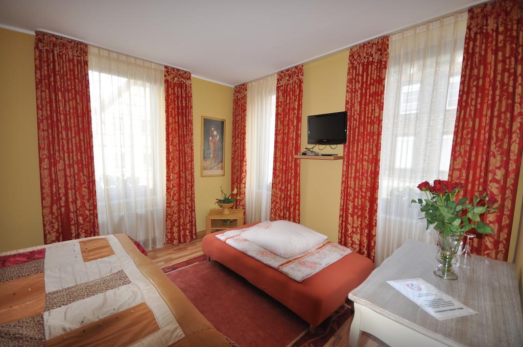 Hotel Restaurant "Athen" Munstermaifeld Экстерьер фото